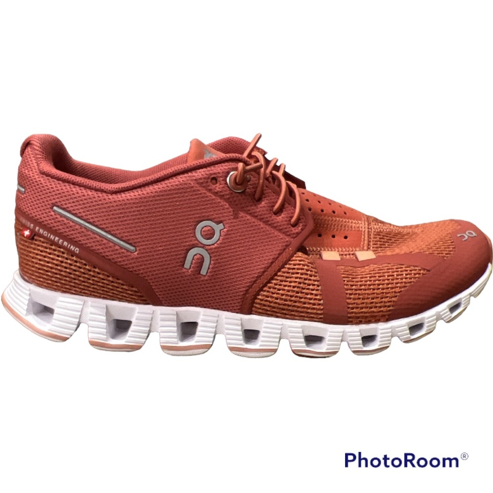 On Running women’s Cloud V2 running shoe 5.5 NEW!